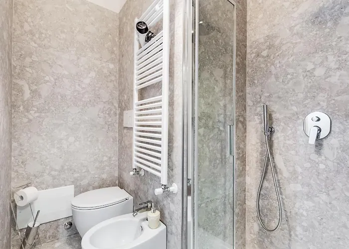 Trevi Fountain - Shabby - Romedreamhome *