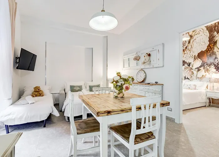 Trevi Fountain - Shabby - Romedreamhome *